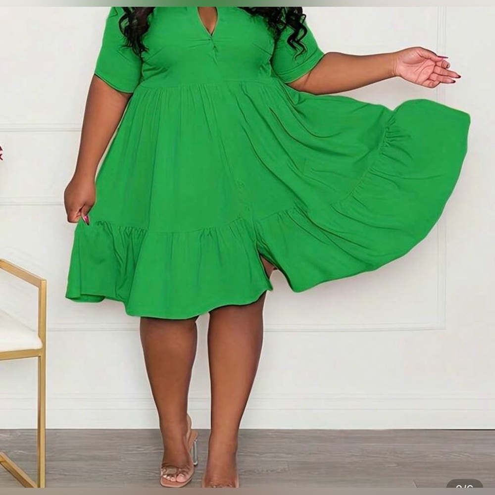 🔵”NWOT” CURVY OFF SHOULDERS Vibrant Green Tiered Dress - Picture 1 of 9